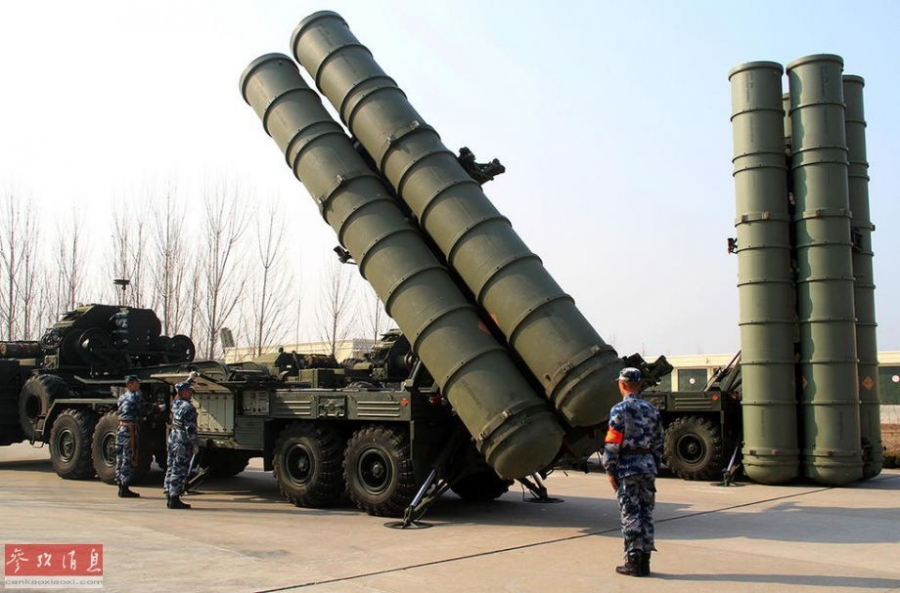 Китайские ракетные войска тренируются на российских тяжелых грузовиках