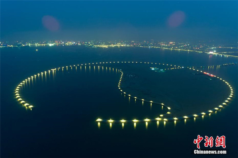 Искусственный остров в провинции Хайнань оборудован техникой освещения