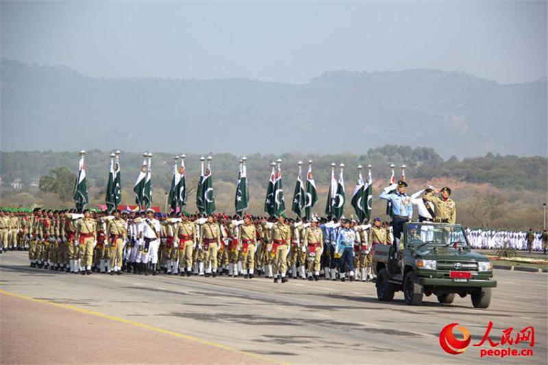 Китайские военнослужащие приняли участие в репетиции военнного парада на День Пакистана