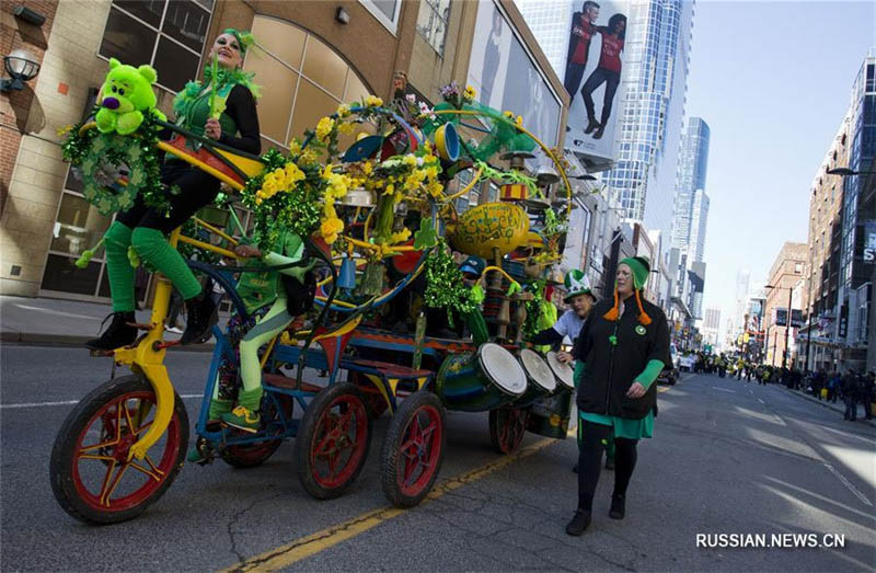 В Торонто прошел праздничный парад в честь Дня святого Патрика
