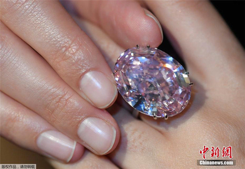Самый дорогой в мире розовый бриллиант представлен в Лондоне