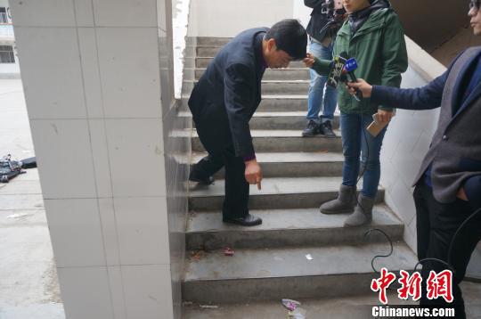 До 2 человек возросло число погибших в результате давки в китайской школе