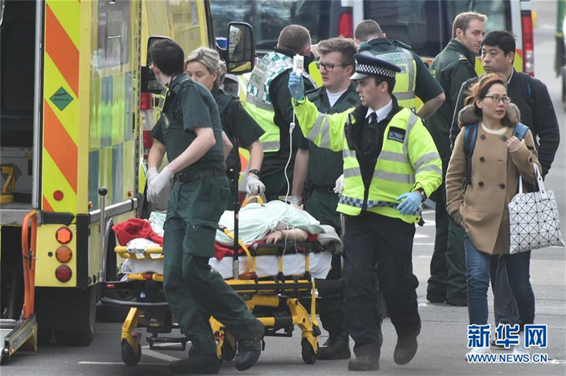 Полиция подтвердила, что пять человек погибли, около 40 ранены в результате теракта в центре Лондона