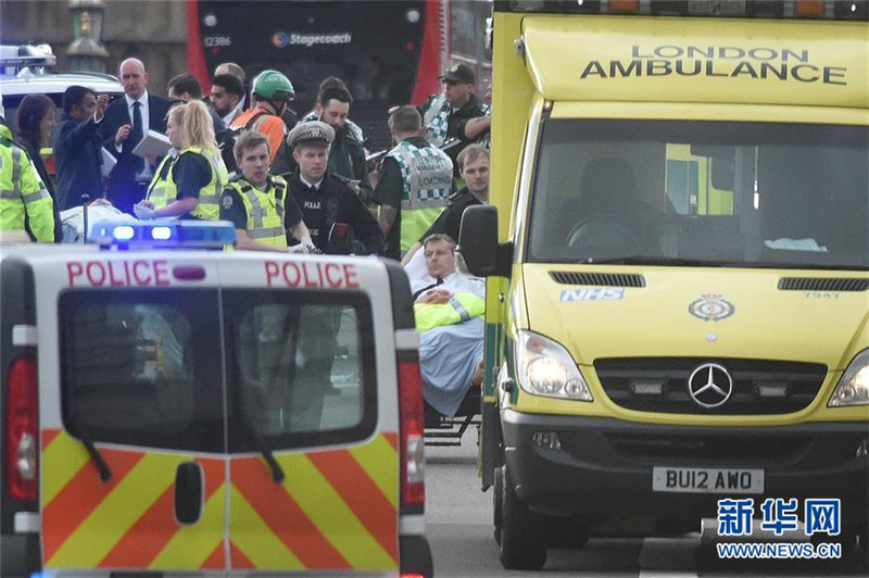 Полиция подтвердила, что пять человек погибли, около 40 ранены в результате теракта в центре Лондона