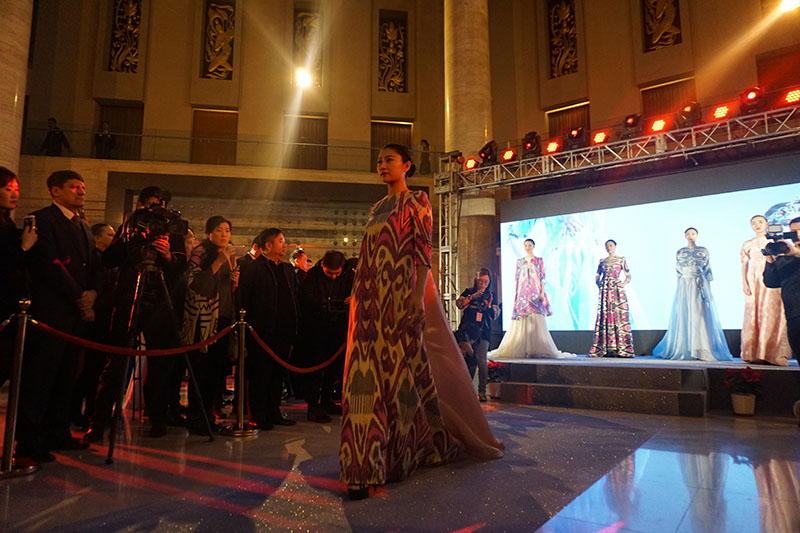 В Пекине состоялась презентация узбекской плодоовощной отрасли и показ национальной женской одежды Узбекистана