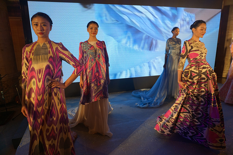 В Пекине состоялась презентация узбекской плодоовощной отрасли и показ национальной женской одежды Узбекистана