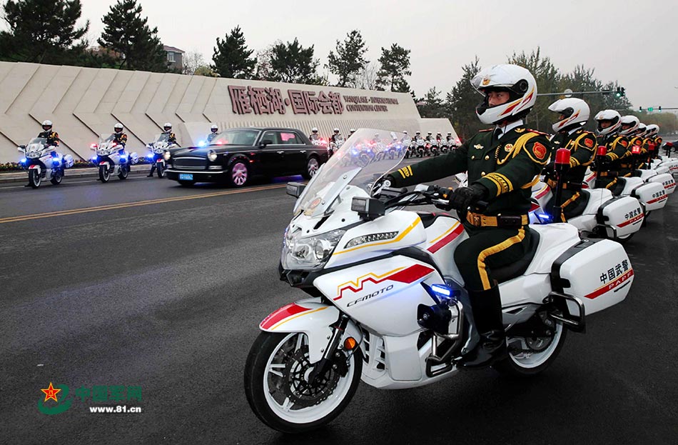 Китайский почетный мотоциклетный конвой