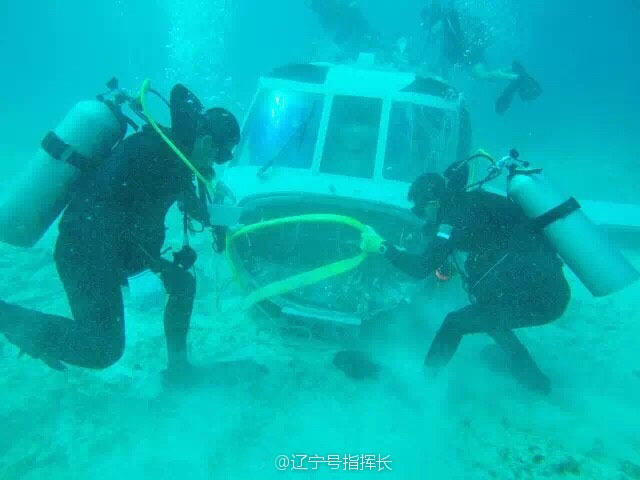 Обнародованы снимки учений водной спасательной команды ВМФ Китая
