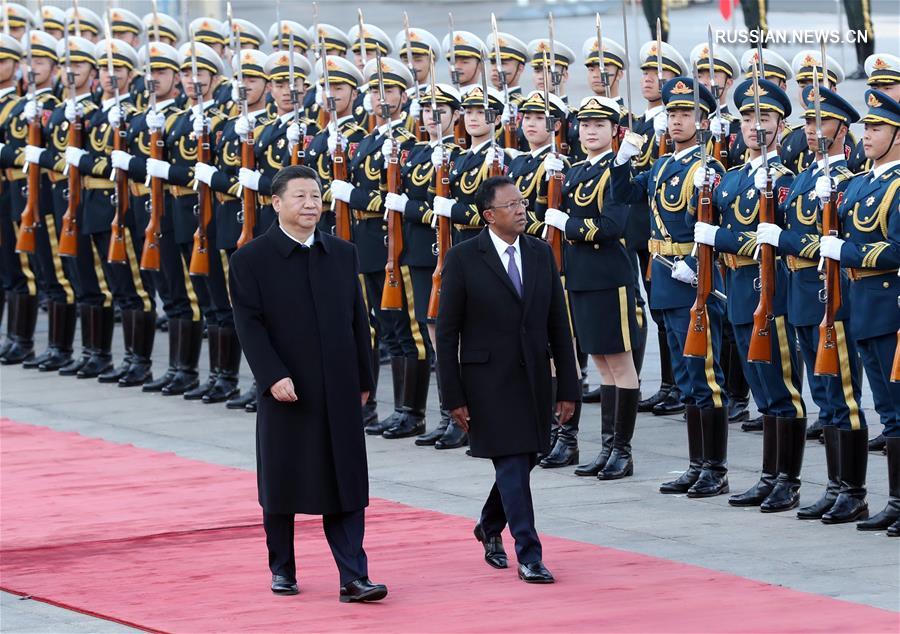 Си Цзиньпин провел переговоры с президентом Мадагаскара Э.Радзаунаримампианиной