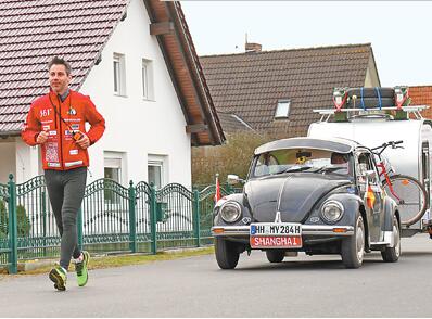 Немецкий спортсмен-любитель приступил к забегу на дистанцию в 12 тыс км по маршруту Шелкового Пути
