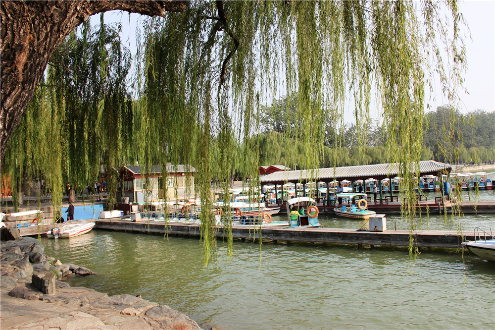 На снимках (3.1 – 3.3) представлены пейзажи Летнего сада Пекина. Дата - Сентябрь 2014 г.