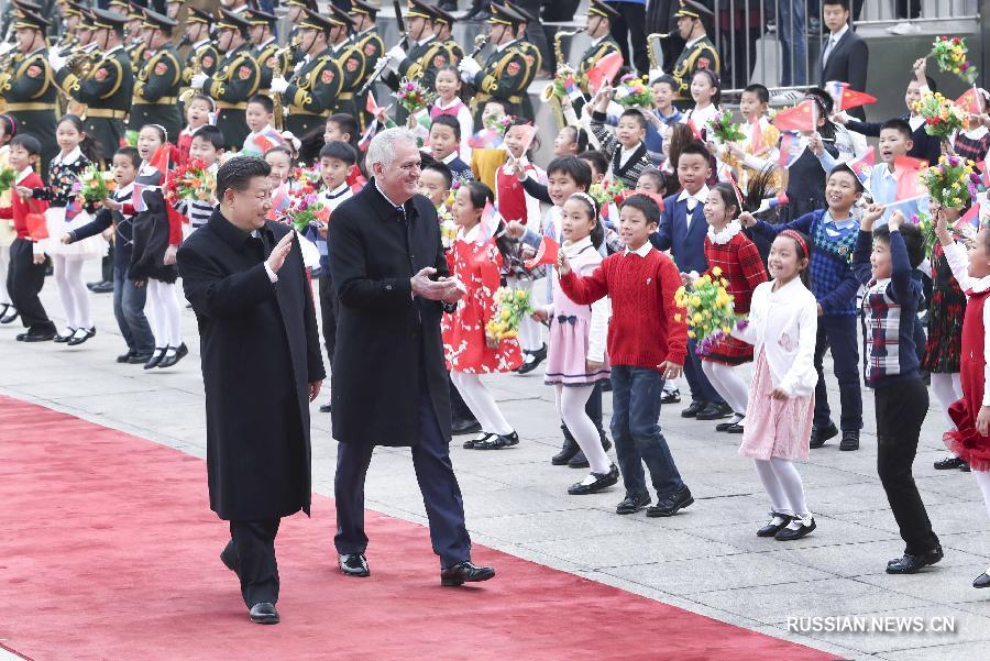 Си Цзиньпин провел переговоры с президентом Сербии Т.Николичем