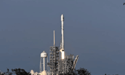 Американская компания SpaceX осуществила первый повторный запуск ракеты-носителя со спутником