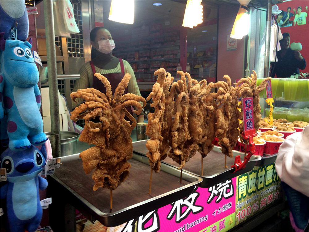 Жареные осьминоги на уличном рынке Тайваня. (весна 2016)