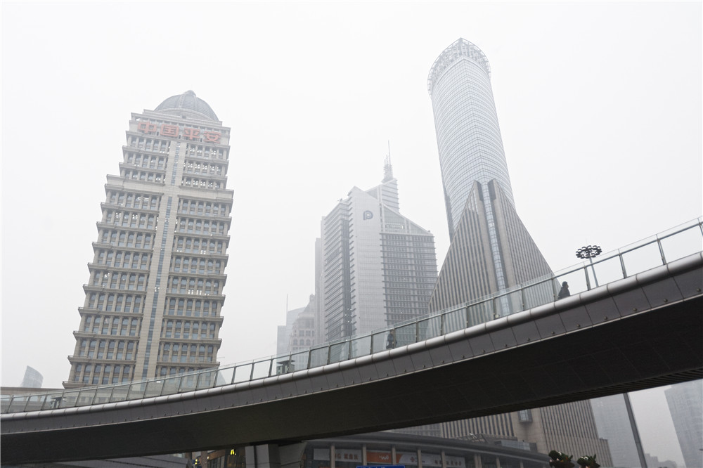Туманное утро города Шанхай