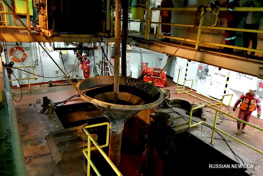 Китайские ученые на борту судна "JOIDES Resolution" пробурили рекордную скважину