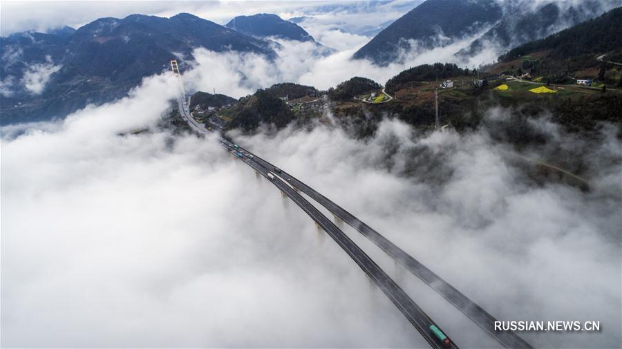 Мост над облаками в провинции Хубэй