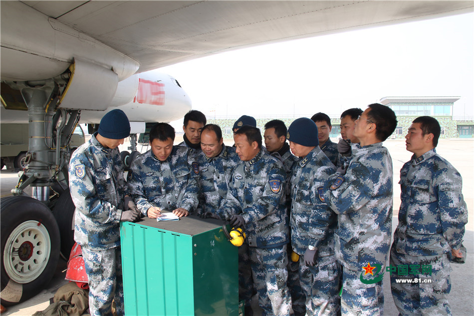 Полк ВВС Китая провел учение по воздушной заправке