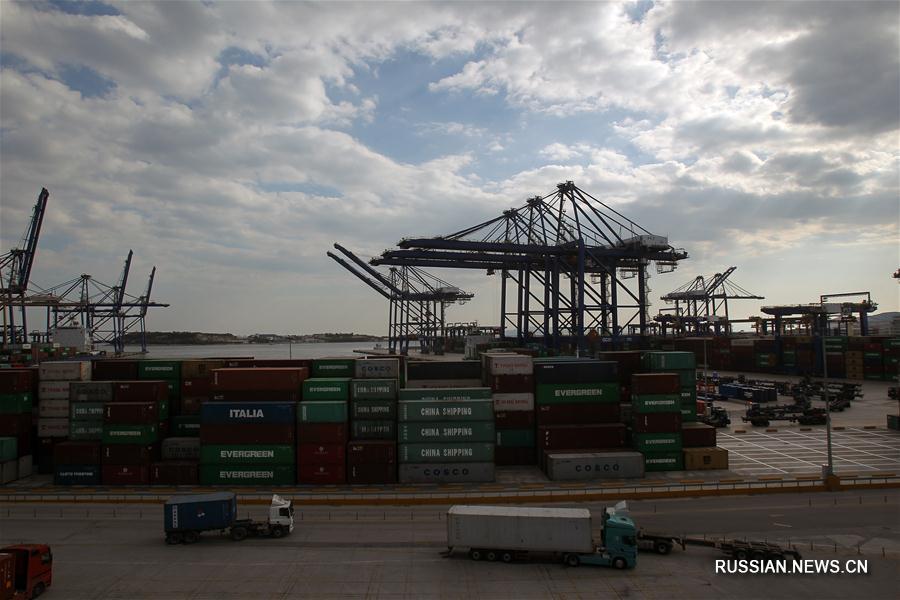 Греческий порт Пирей под управлением китайской компании COSCO