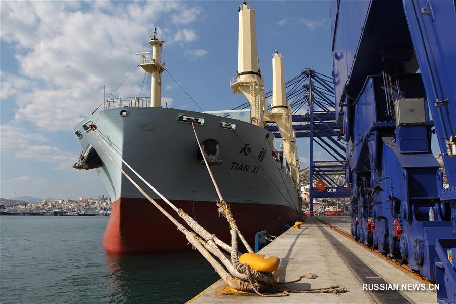Греческий порт Пирей под управлением китайской компании COSCO