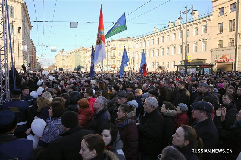 30 тыс петербуржцев собрались на акцию памяти жертва теракта в метро