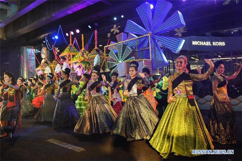 В Бангкоке прошло праздничное шествие "Удивительный Сонгкран"
