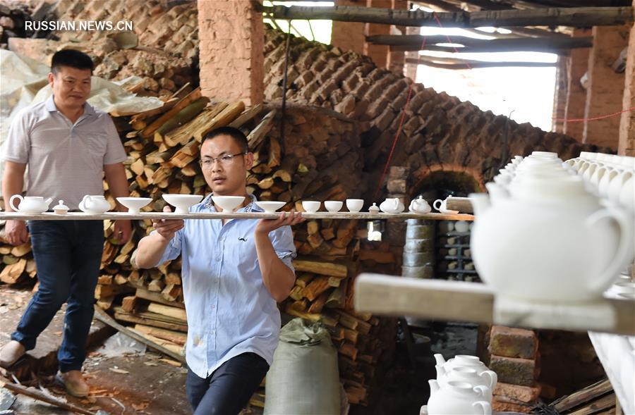 Негаснущий огонь в печах 400-летней гончарни Юэцзи