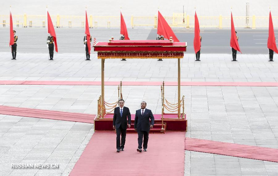 Ли Кэцян провел переговоры с премьер-министром Сан-Томе и Принсипи П.Тровоадой