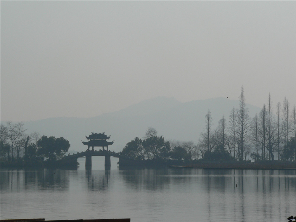 Январь 2011 г. Ханчжоу. Знаменитое на весь мир озеро Сиху.