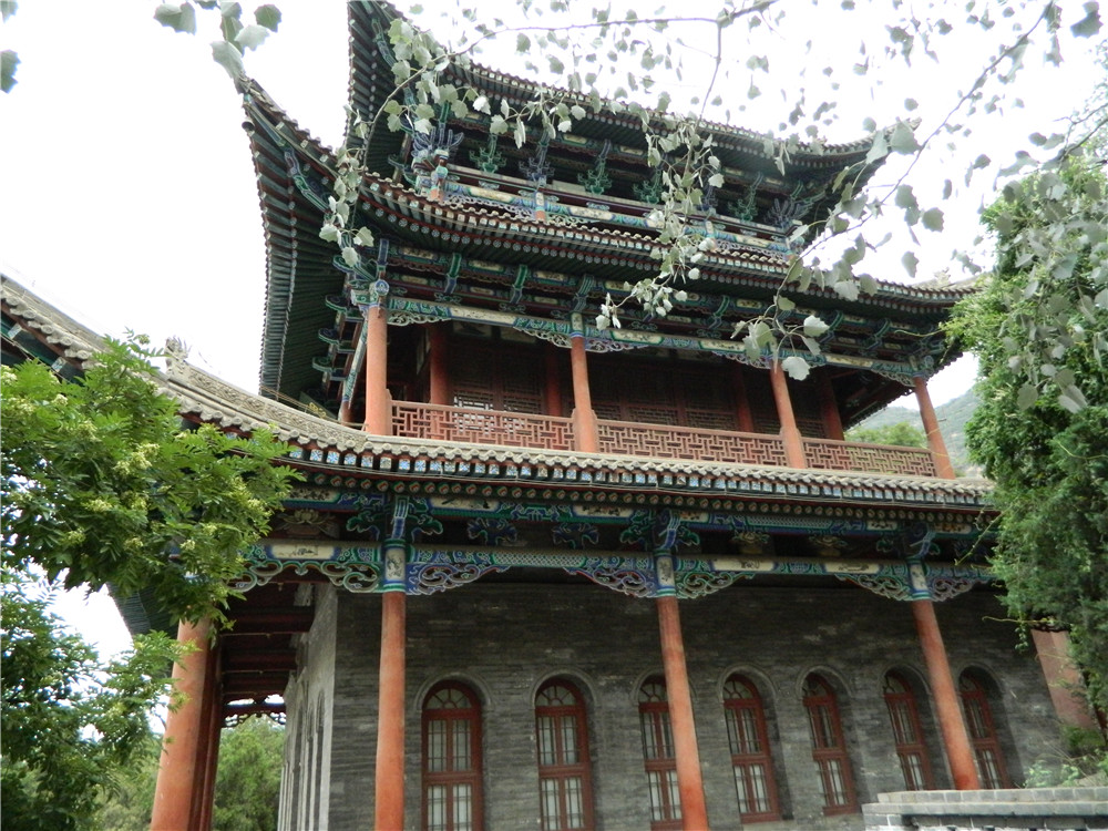 Архитектурная самобытность в горах Ланьчжоу.