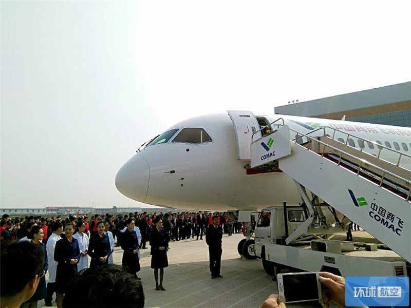 Китайский пассажирский авиалайнер C919 успешно прошел первое испытание по высокоскоростному рулению