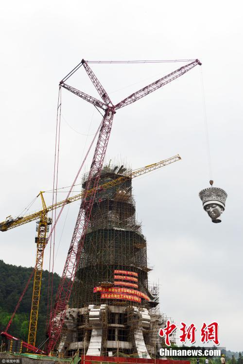 В провинции Гуйчжоу строится 88-метровая статуя богини красоты народности Мяо