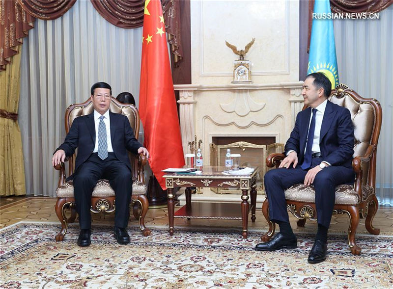 Чжан Гаоли провел встречу с премьер-министром Казахстана Б. Сагинтаевым