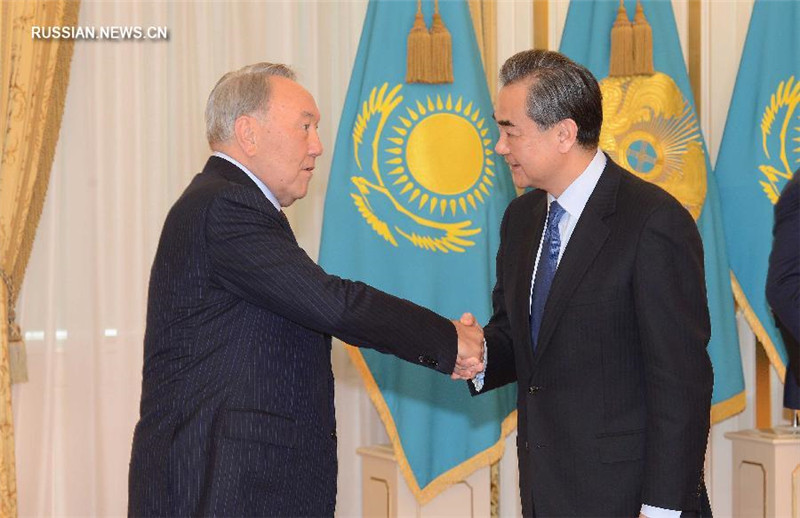 Президент Казахстана Нурсултан Назарбаев провел встречу с главой МИД Китая Ван И