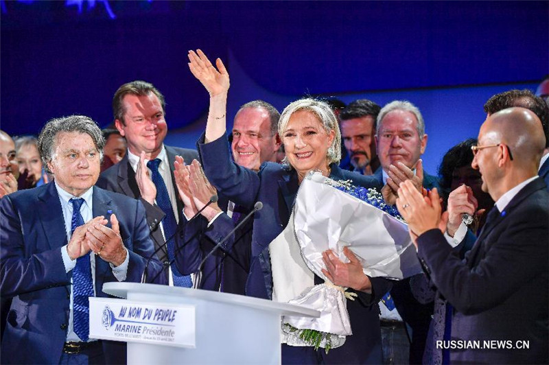 Эммануэль Макрон и Марин Ле Пен выйдут в "финал" президентских выборов во Франции