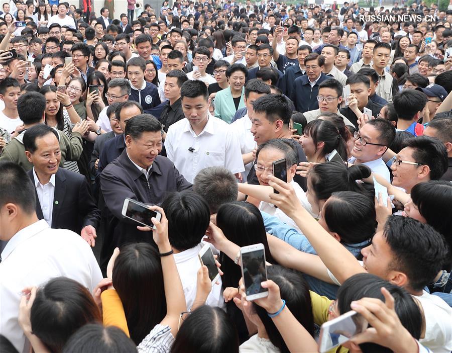 Си Цзиньпин призвал продвигать принцип управления государством на основе закона и воспитывать высококвалифицированные кадры