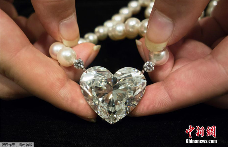 Самый большой в мире бриллиант в форме сердца продается с аукциона