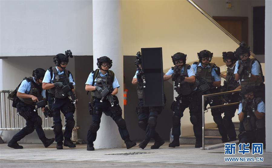 Отряд специального назначения полиции Сянгана провел антитеррористические учения