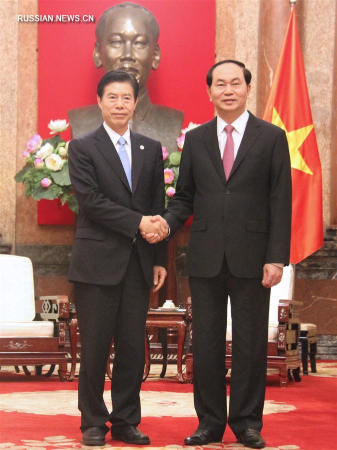 Президент Вьетнама Чан Дай Куанг провел встречу с министром коммерции Китая Чжун Шанем