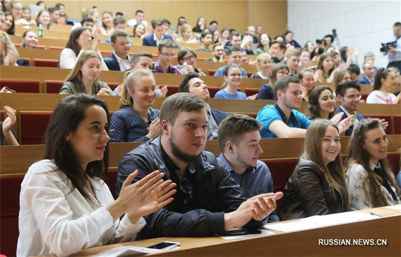 Китайская делегация по культурному обмену провела лекцию в украинском университете