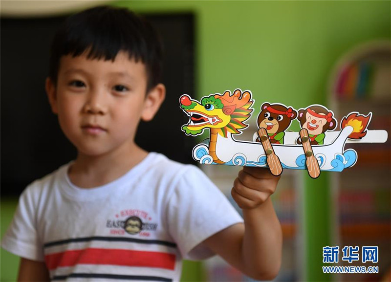 Китайские дети встречают праздник «Дуаньуцзе»