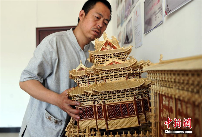 Китайский хранитель искусства плетения из соломы сорго уже 24 года создает удивительные вещи