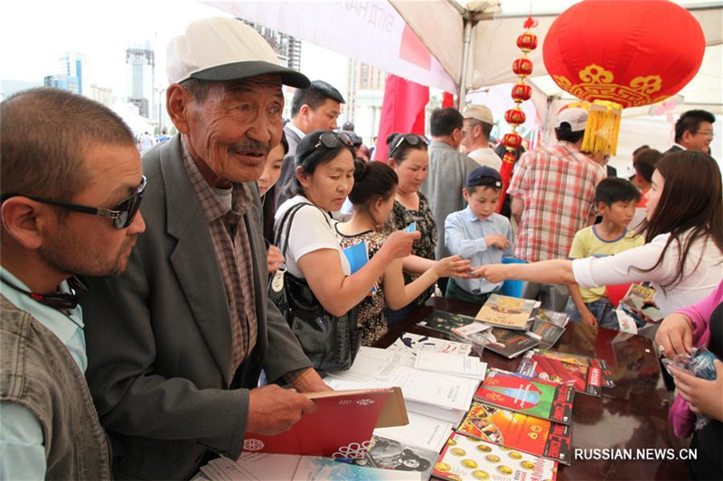 Книги и лакомства из Китая покорили жителей Улан-Батора