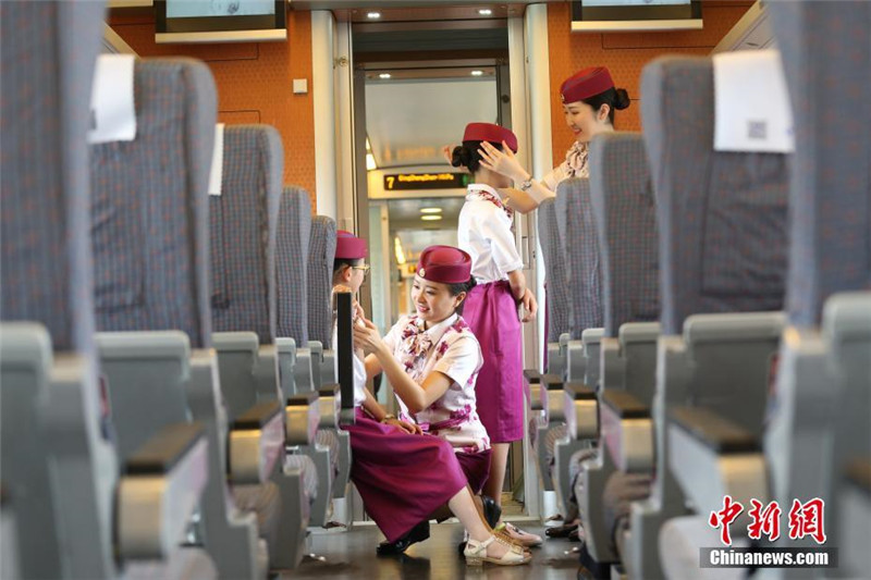 Маленькие "проводники" отметили Международный день защиты детей в скоростном поезде