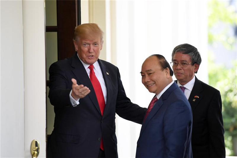 Дональд Трамп встретился с премьер-министром Вьетнама Нгуен Суан Фуком
