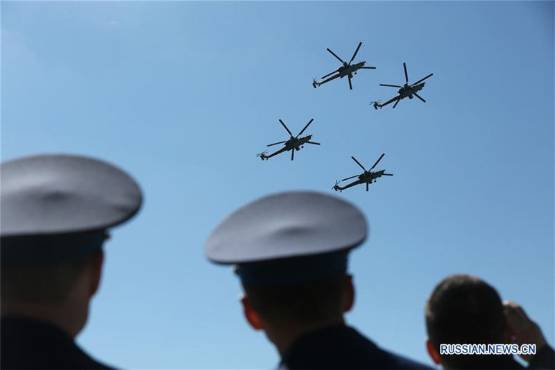 Военно-воздушный парад под Санкт-Петербургом