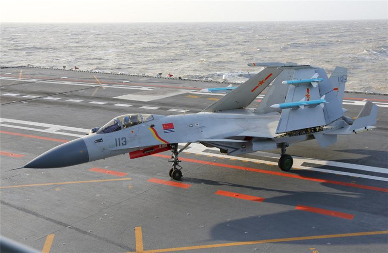 Обнародованы новые фотографии китайского авианосеца «Ляонин»