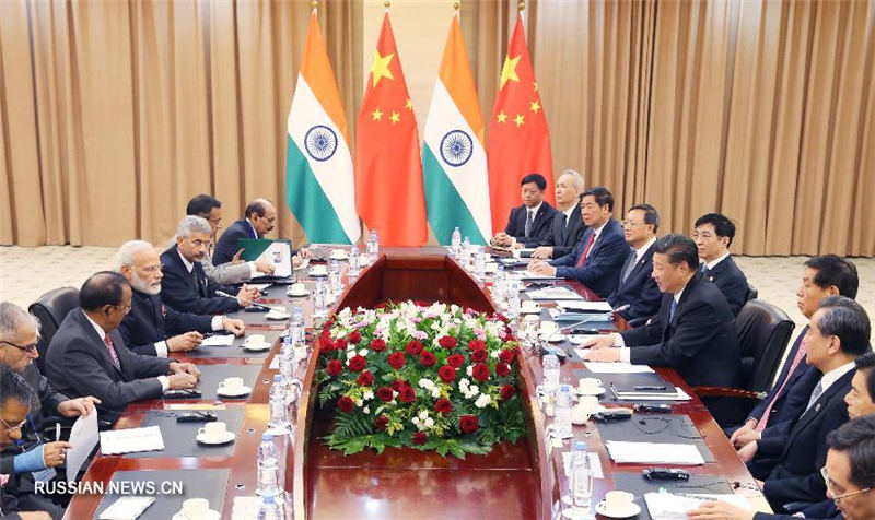 Си Цзиньпин встретился с премьер-министром Индии Н. Моди