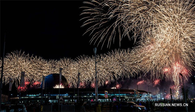 Фейерверки в честь открытия ЭКСПО-2017 в Астане