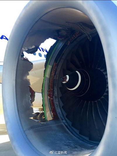 Самолет вернулся в аэропорт Сиднея из-за пробоины в обшивке двигателя